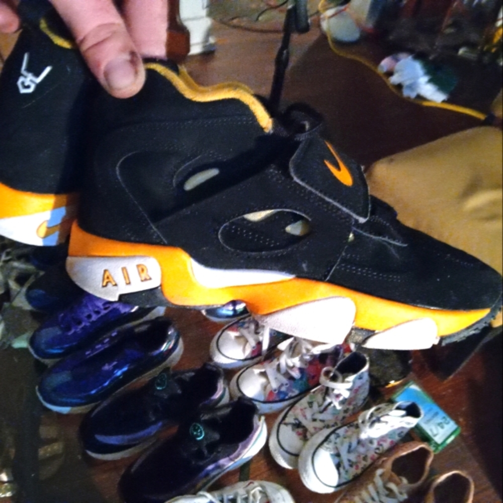 Yellow and black Nike diamond turf II